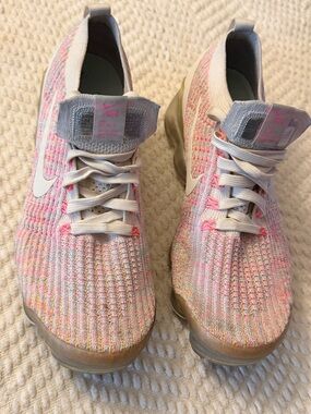🤍Nike Women's Air VaporMax Flyknit 3 in the Sunset Pulse colorway🤍